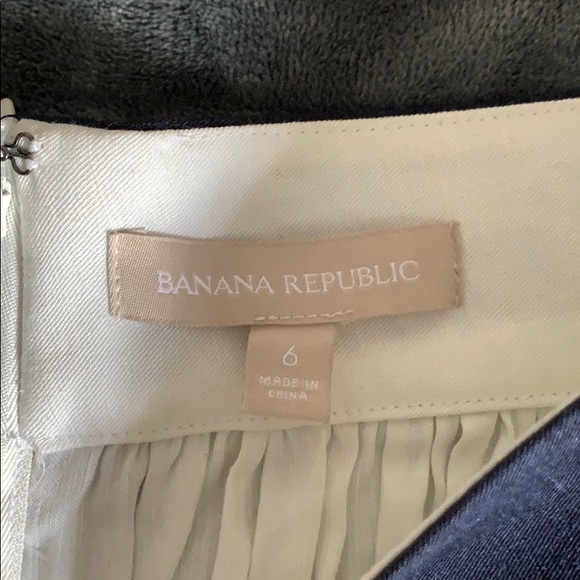 Women’s Banana Republic navy and white stripe skirt - Picture 2 of 7
